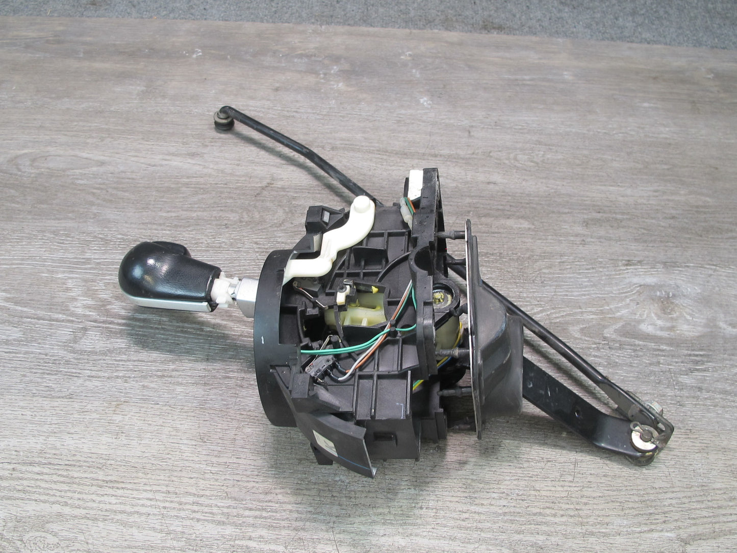 05-09 Nissan 350Z Z33 A/T Automatic Transmission Gear Shifter w Linkage 51K OEM