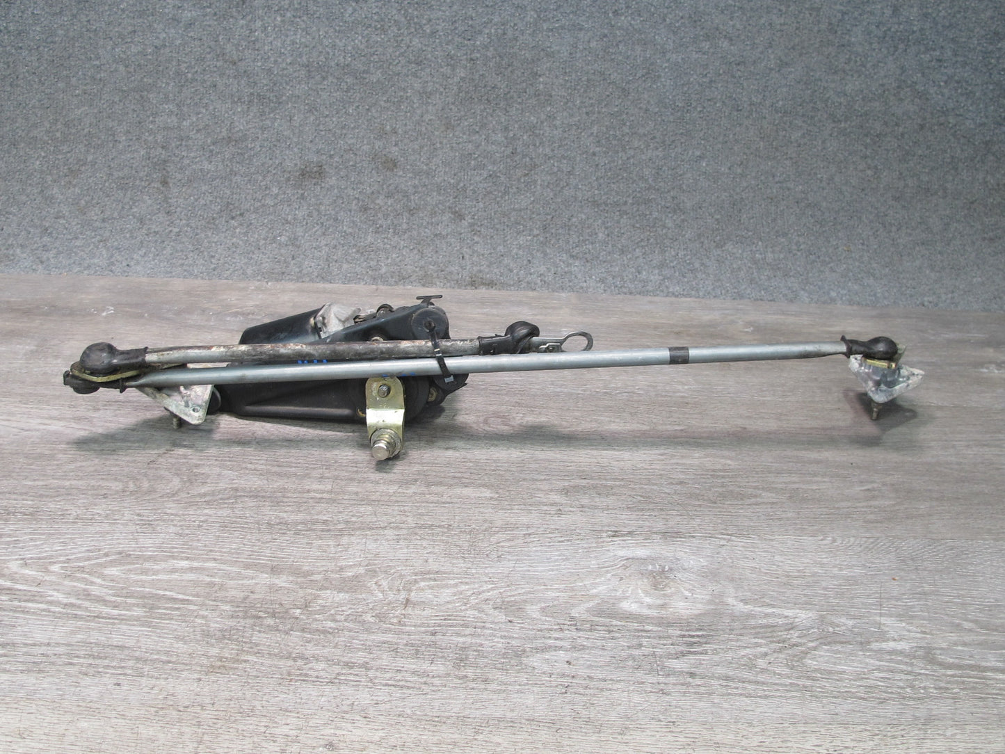 00-05 Toyota MR2 Spyder ZZW30L Windshield Wiper Transmission Linkage w Motor OEM