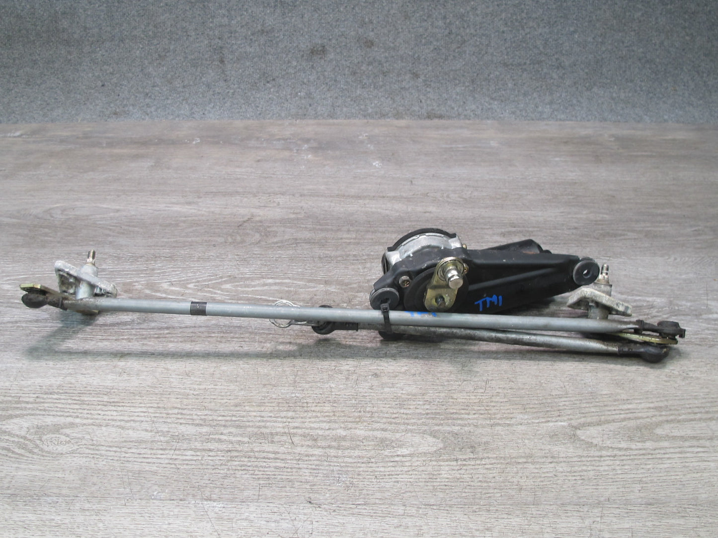 00-05 Toyota MR2 Spyder ZZW30L Windshield Wiper Transmission Linkage w Motor OEM