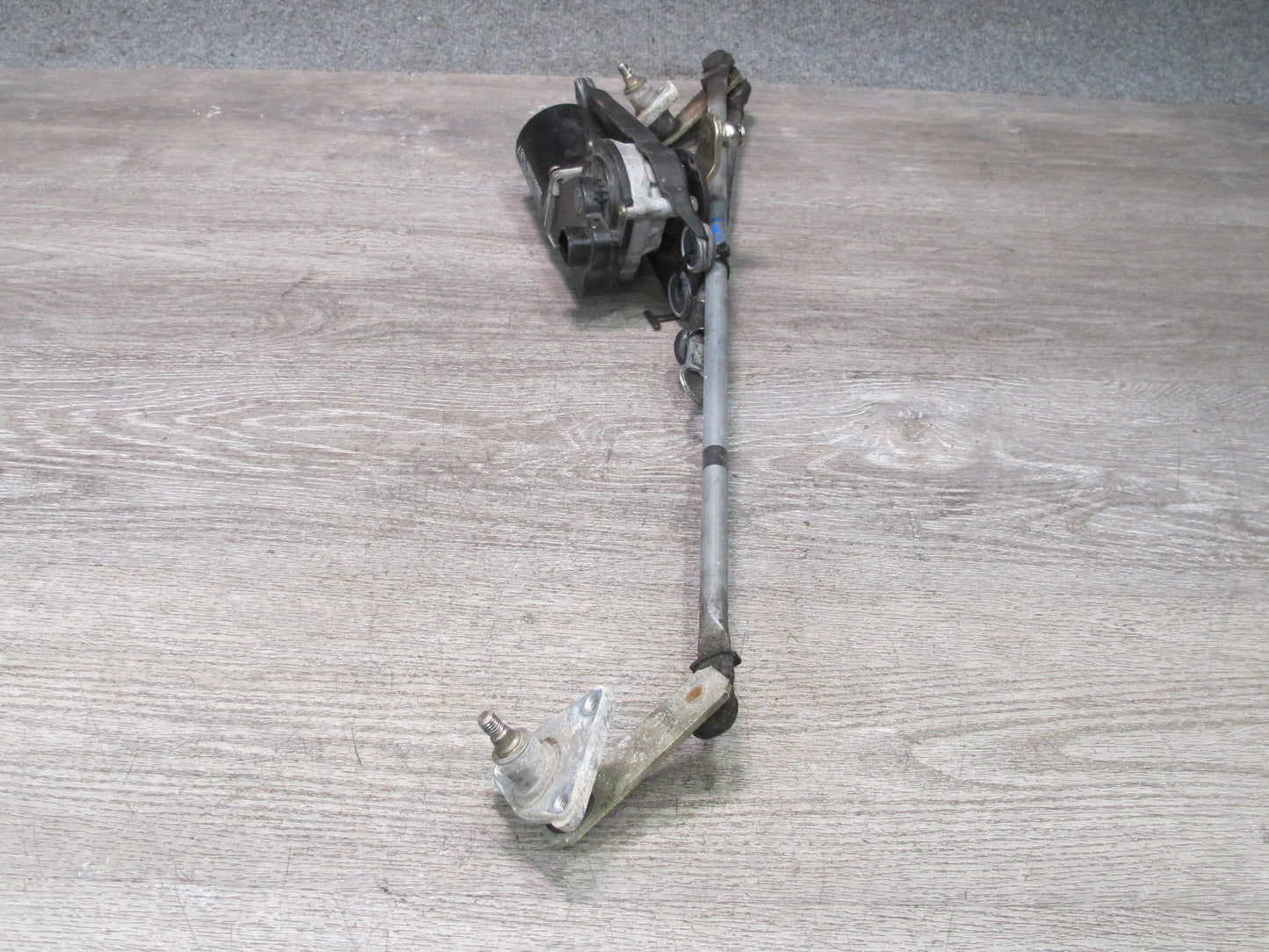 00-05 Toyota MR2 Spyder ZZW30L Windshield Wiper Transmission Linkage w Motor OEM