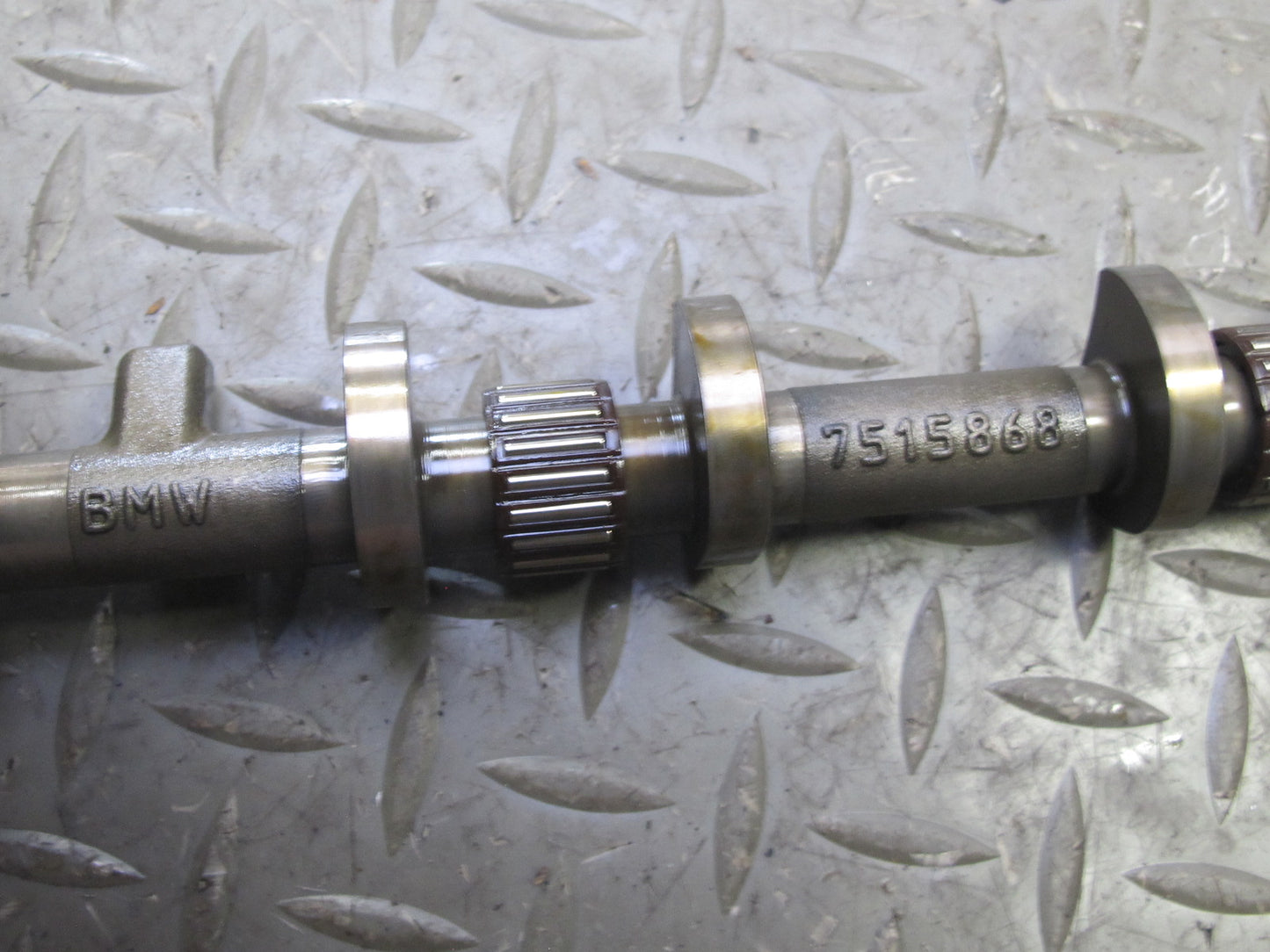 06-08 BMW E86 E85 Z4 3.0L N52 Eccentric Balance Camshaft 68K Miles 7515868 OEM