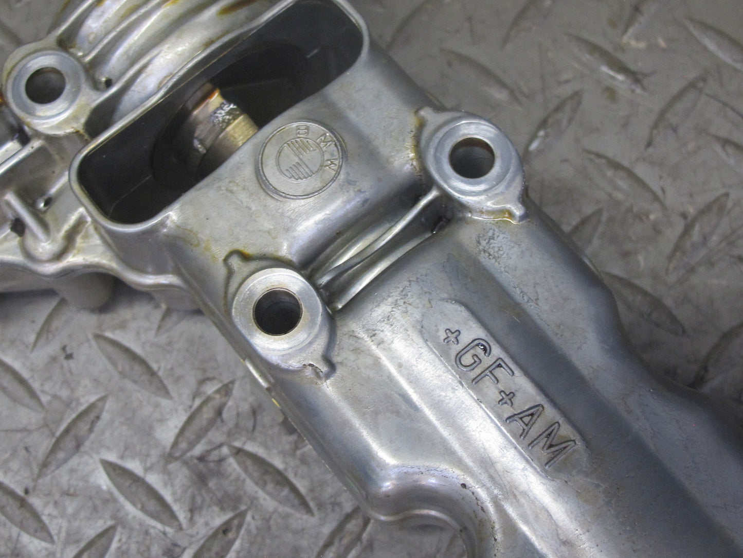 06-08 BMW E85 Z4 3.0L N52 Exhaust Camshaft w Bearing Shelf Tray 68K Miles OEM