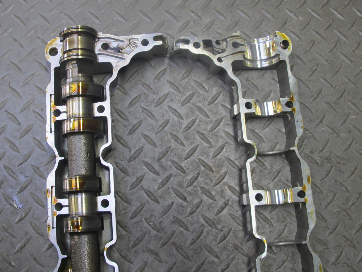 06-08 BMW E85 Z4 3.0L N52 Exhaust Camshaft w Bearing Shelf Tray 68K Miles OEM