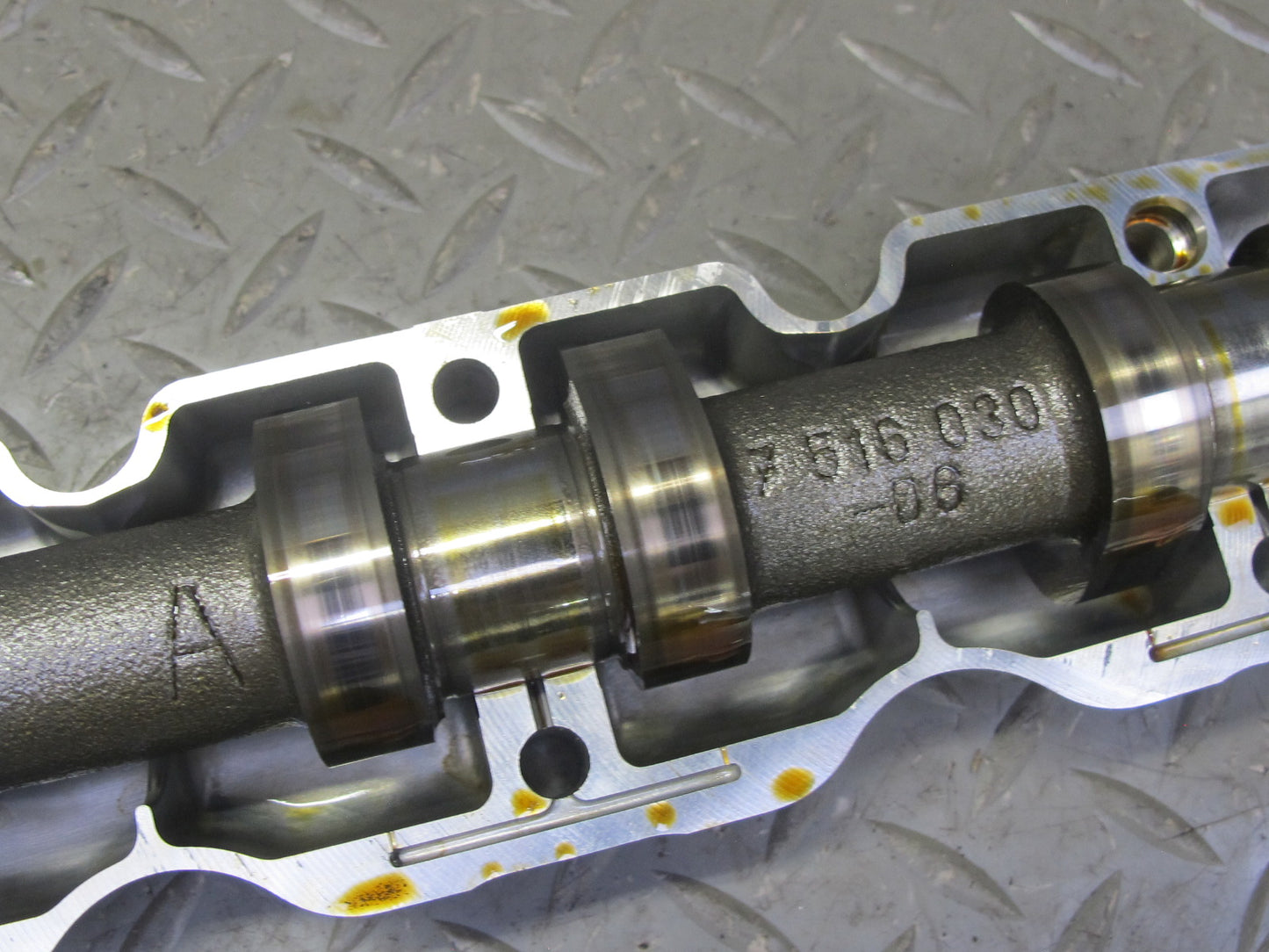 06-08 BMW E85 Z4 3.0L N52 Exhaust Camshaft w Bearing Shelf Tray 68K Miles OEM