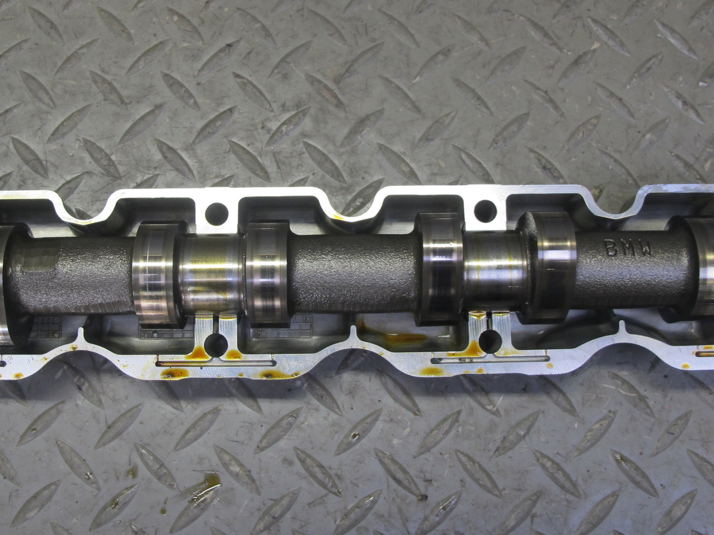 06-08 BMW E85 Z4 3.0L N52 Exhaust Camshaft w Bearing Shelf Tray 68K Miles OEM