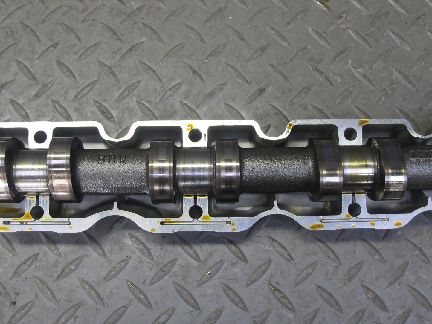 06-08 BMW E85 Z4 3.0L N52 Exhaust Camshaft w Bearing Shelf Tray 68K Miles OEM