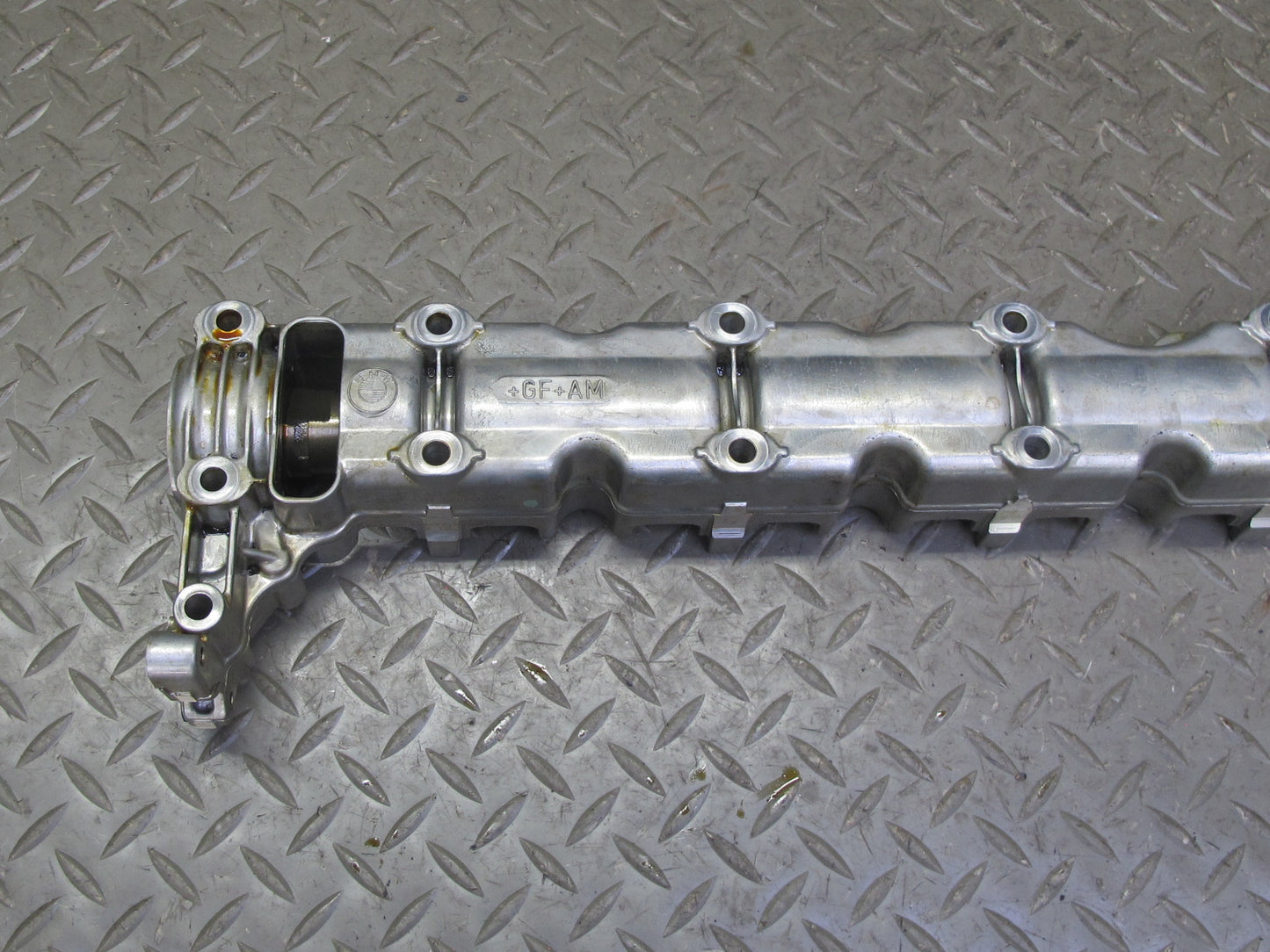 06-08 BMW E85 Z4 3.0L N52 Exhaust Camshaft w Bearing Shelf Tray 68K Miles OEM