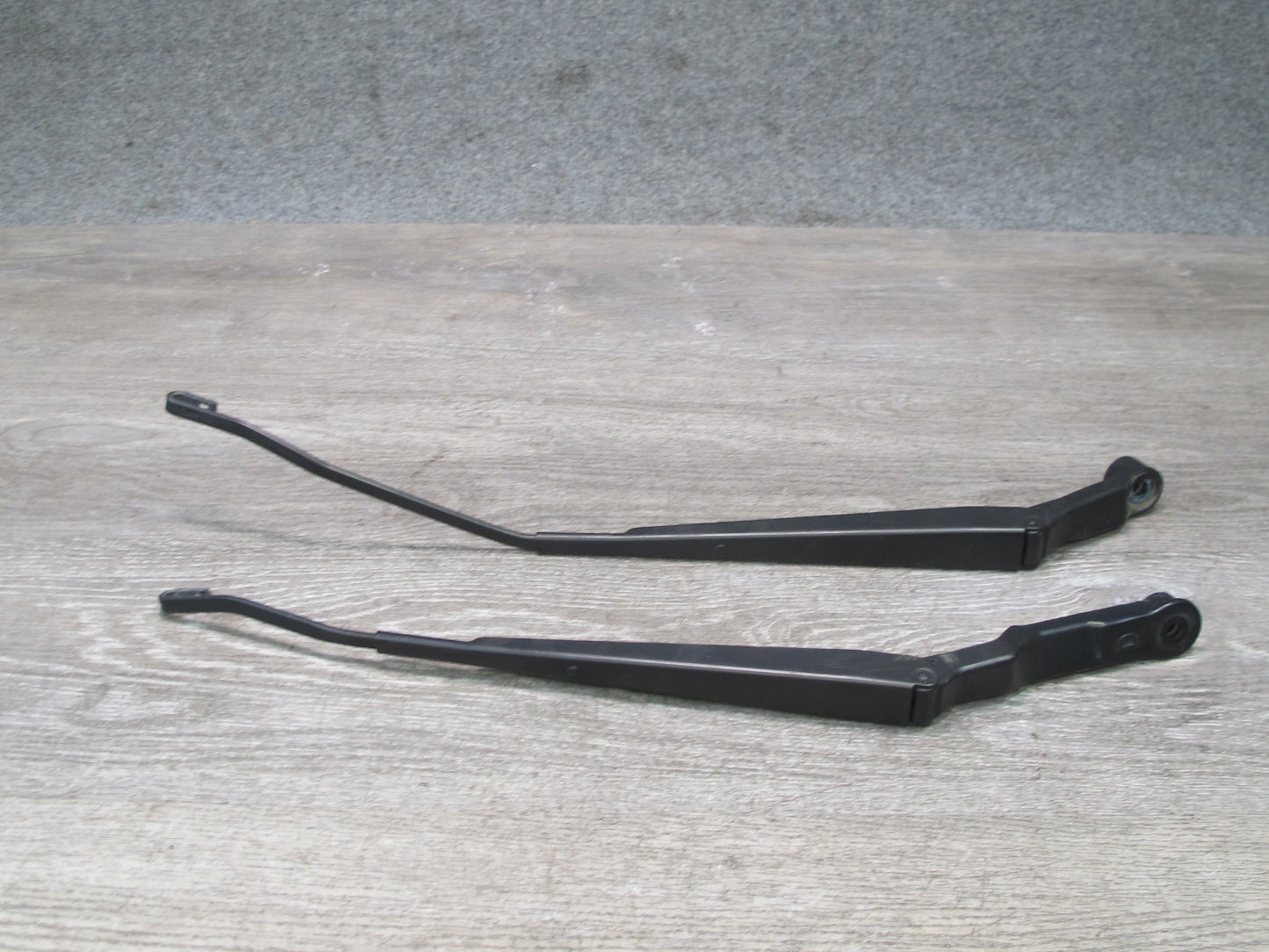 00-05 Toyota MR2 Spyder ZZW30L Set of 2 Front Left & Right Wiper Arm OEM