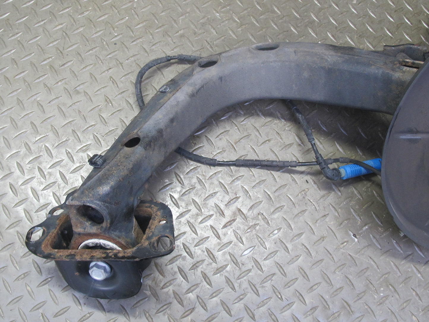 03-08 BMW E85 Z4 RWD Rear Right Spindle Knuckle Trailing Arm Hub Bearing 68K OEM