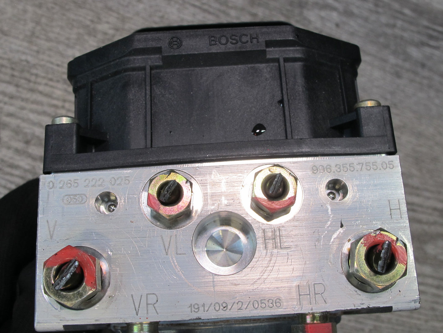 2002 Porsche Boxster 986 ABS Anti Lock Brake Pump Actuator Control Module
