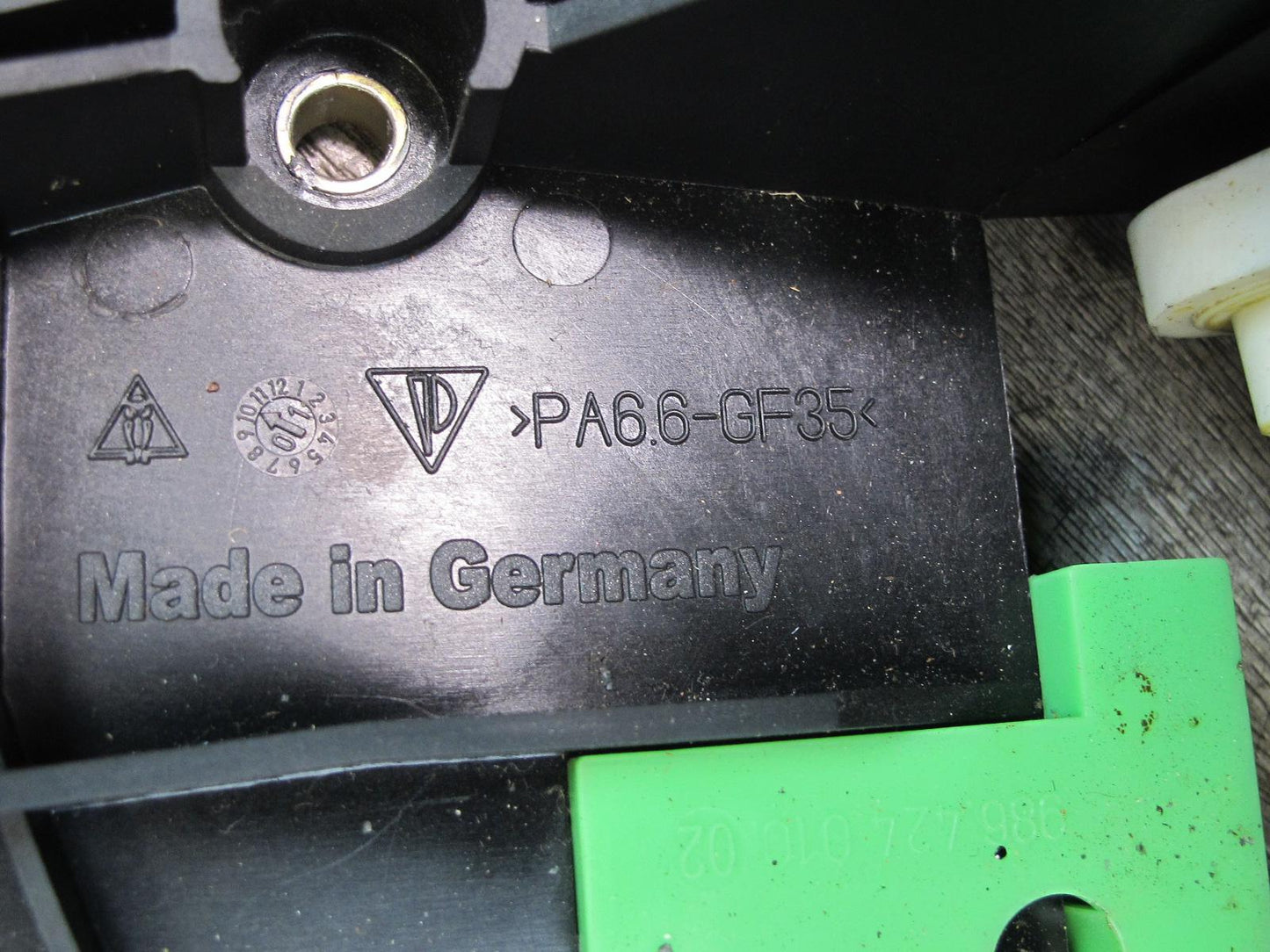 2000-2004 Porsche Boxster 986 5-SPEED Manual Transmission Gear Shifter W/ Knob