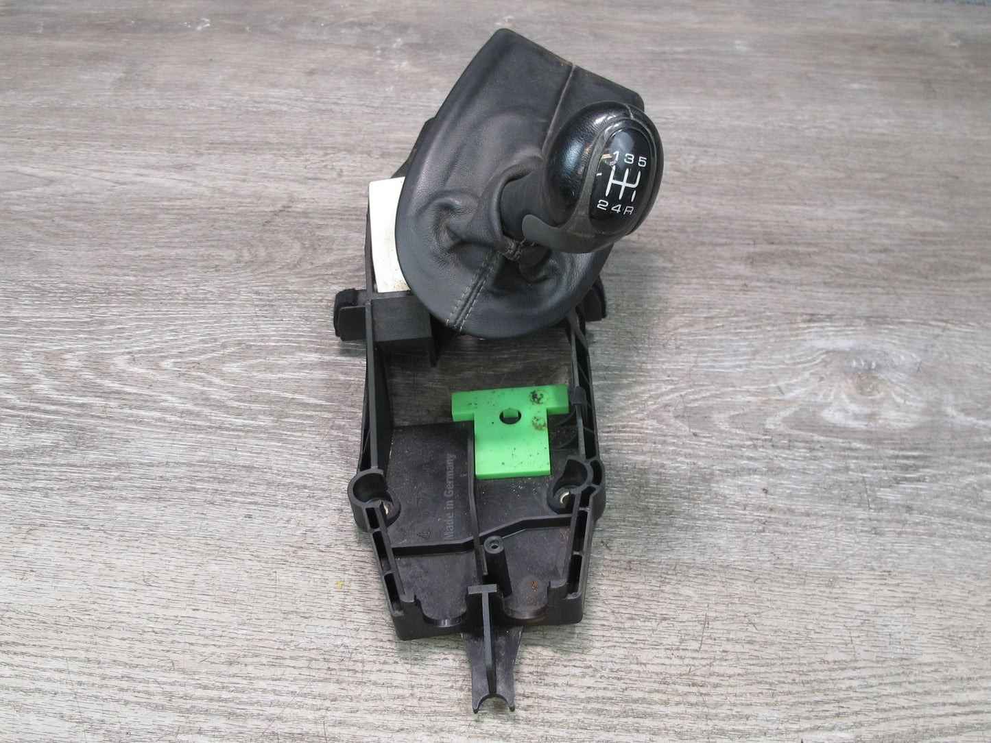 2000-2004 Porsche Boxster 986 5-SPEED Manual Transmission Gear Shifter W/ Knob