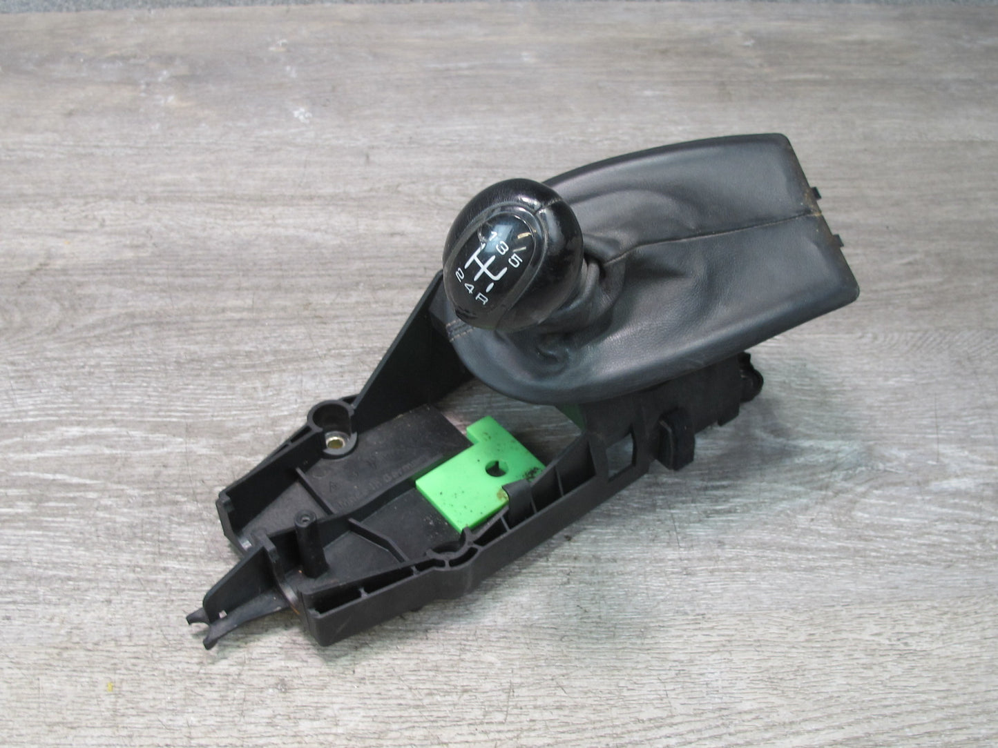 2000-2004 Porsche Boxster 986 5-SPEED Manual Transmission Gear Shifter W/ Knob