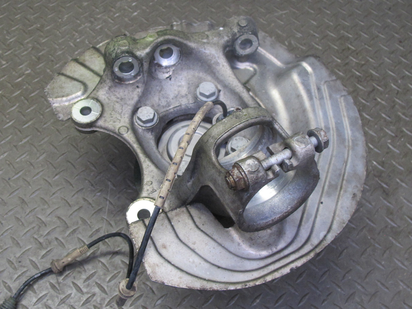 2008-2013 BMW E90 E92 M3 Front Right Spindle Knuckle Wheel Hub Bearing