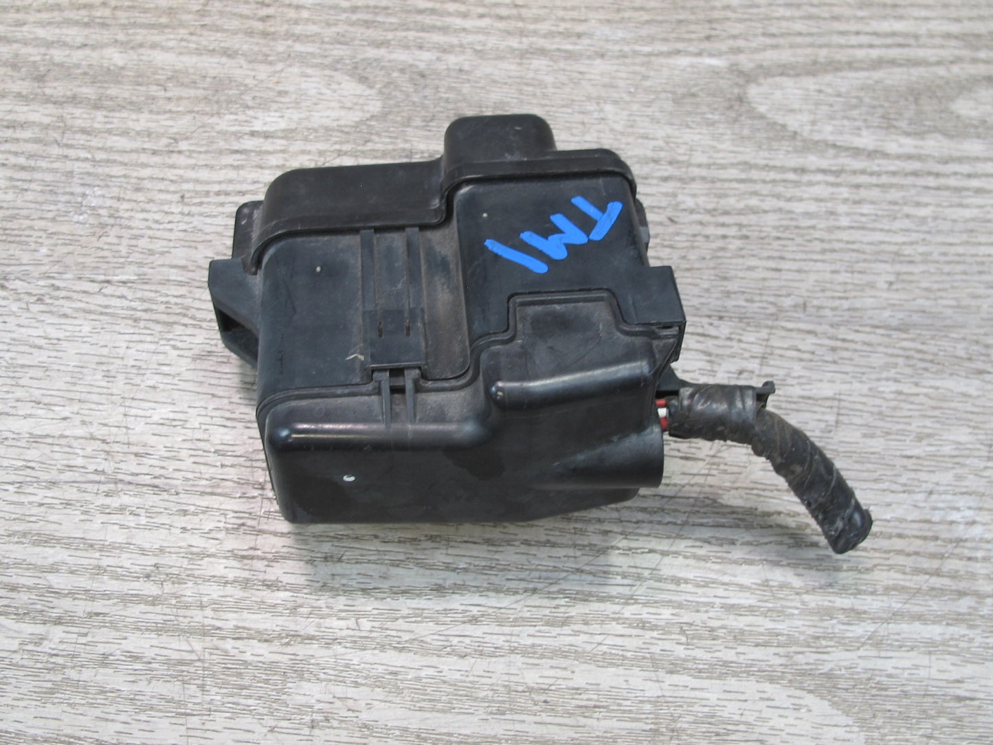 00-05 Toyota MR2 Spyder Front Right Luggage Compartment DRL Fuse Relay Box OEM