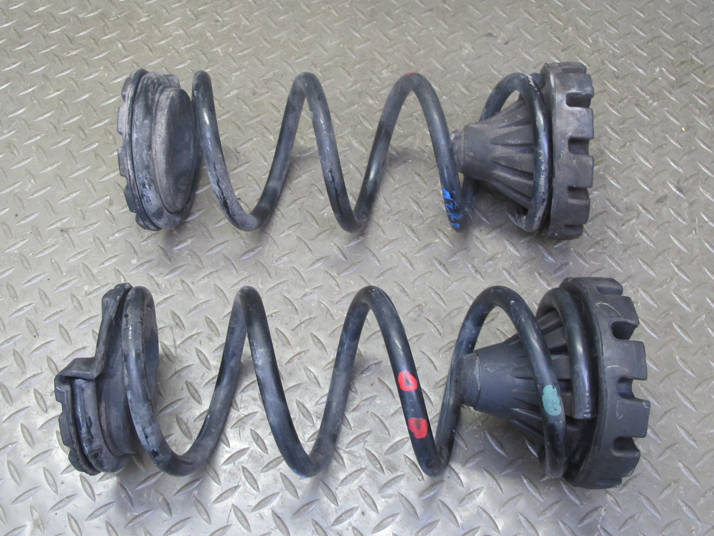 04-09 Nissan 350Z Z33 Convertible Set of 2 Rear Coil Spring w Insulators 51K OEM