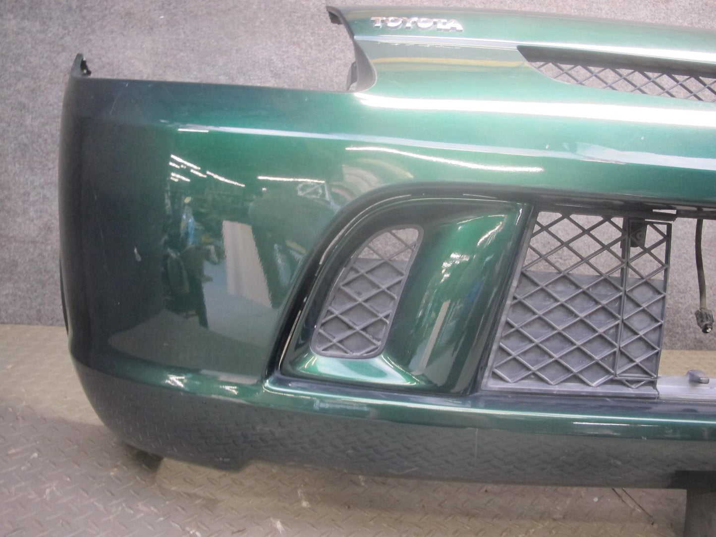 03-05 Toyota MR2 Spyder ZZW30L Rear Bumper Cover w Grilles OEM