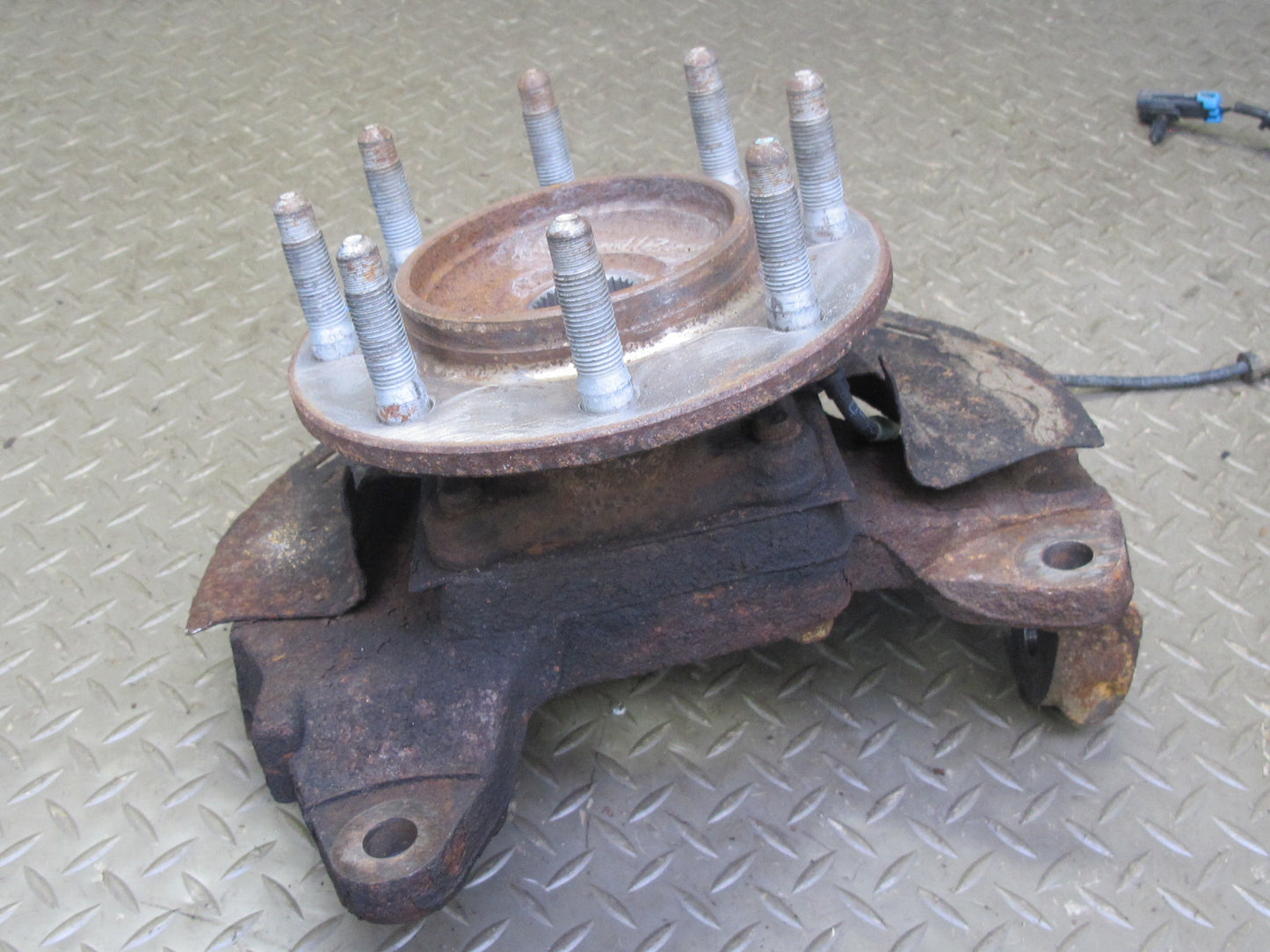 2003-2007 Hummer H2 Front Left Spindle Knuckle Wheel Hub Bearing