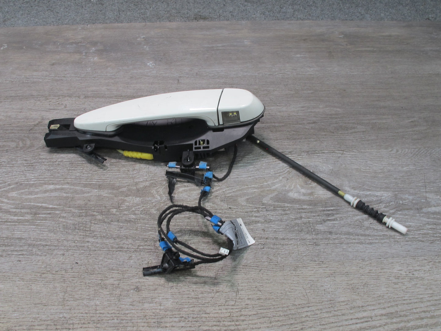 2008-2014 BMW E71 E72 X6 X6M Rear Left Door Exterior Handle w Keyless Entry