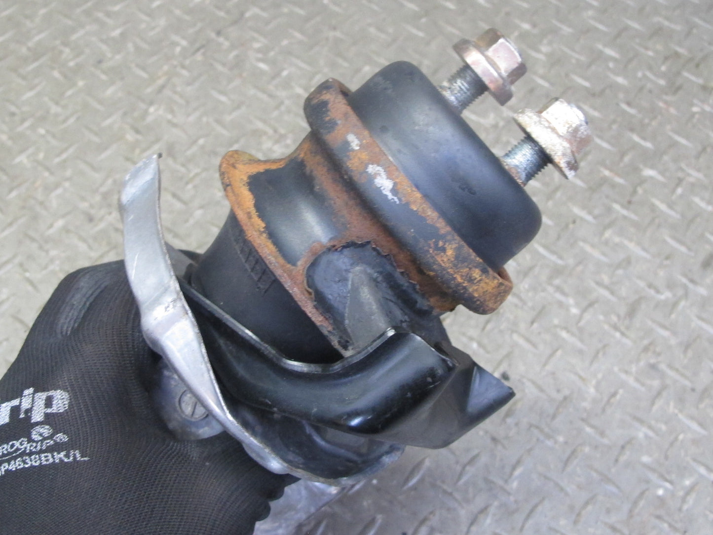 98-05 Lexus JZS160L GS300 2JZGE Set of 2 Left & Right Engine Motor Mount OEM