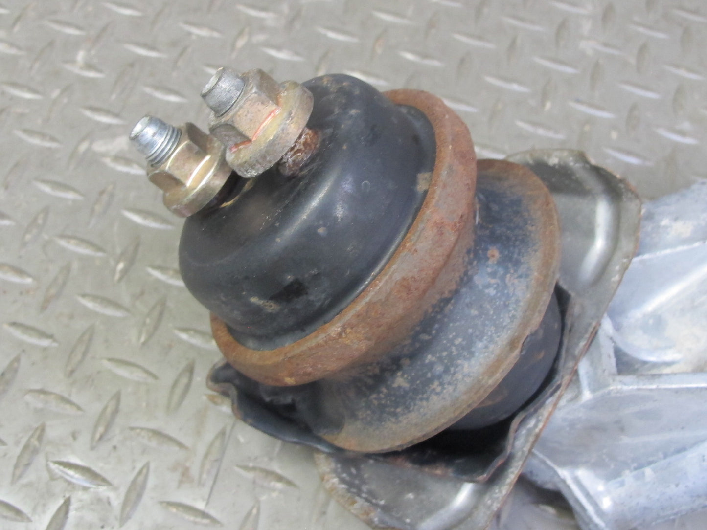 98-05 Lexus JZS160L GS300 2JZGE Set of 2 Left & Right Engine Motor Mount OEM
