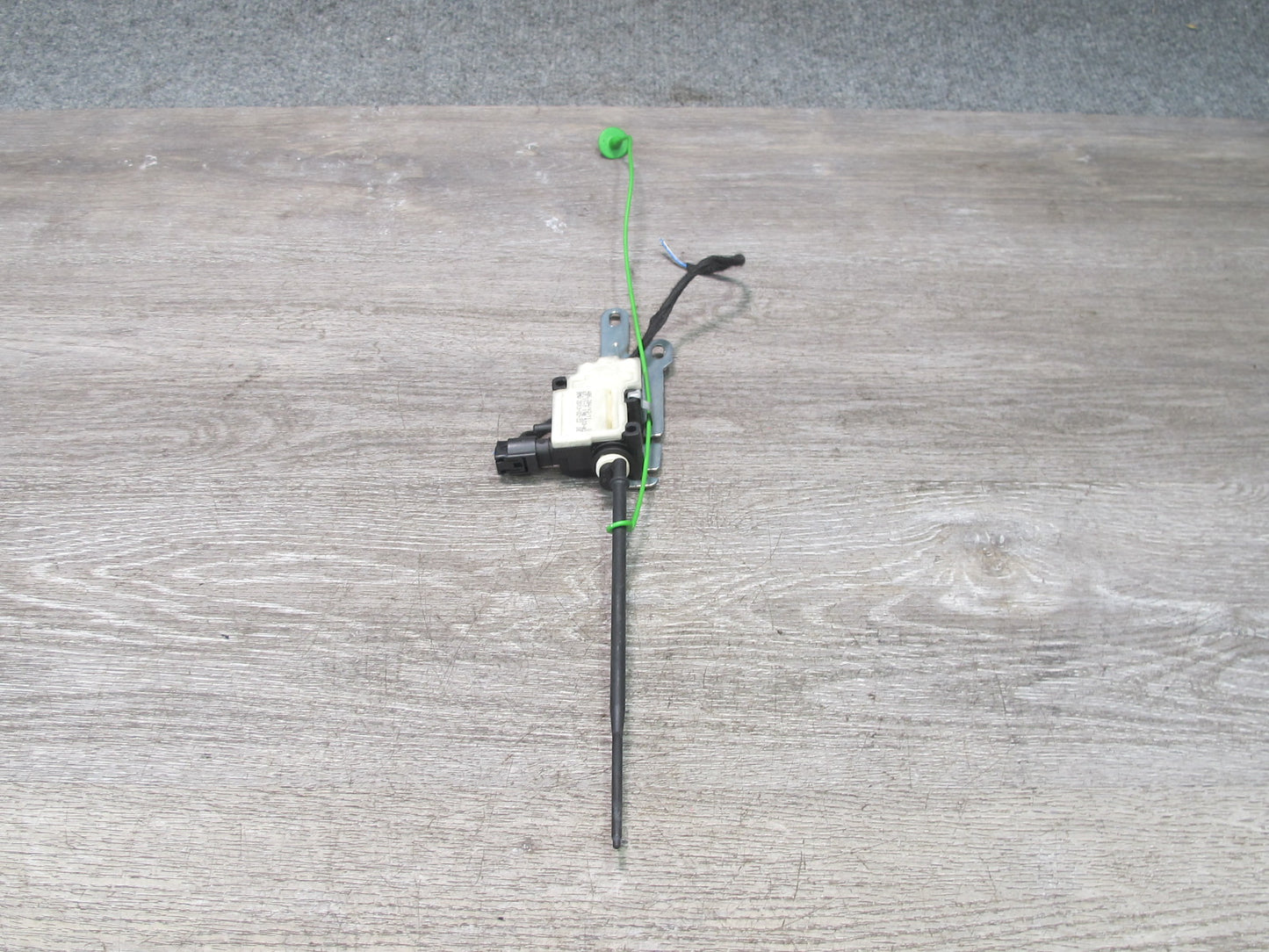 2008-2014 BMW E71 E72 X6 Fuel Filler Flap Door Lid Actuator Motor 7190533