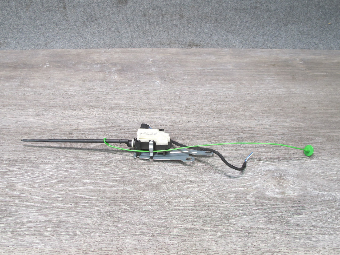2008-2014 BMW E71 E72 X6 Fuel Filler Flap Door Lid Actuator Motor 7190533