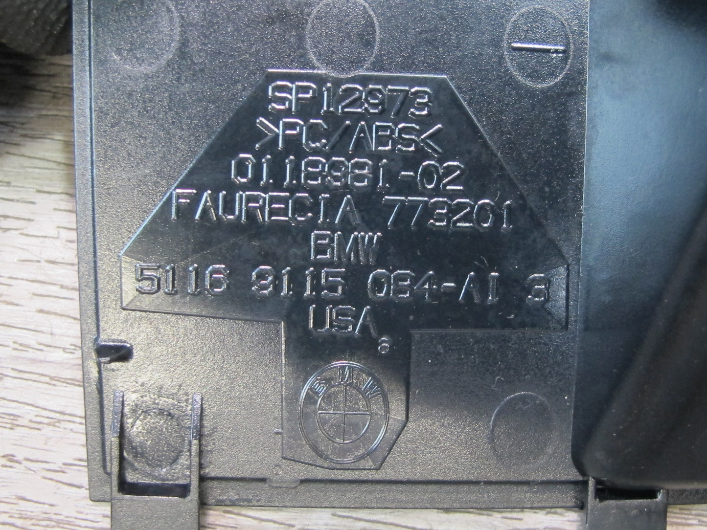 2008-2014 BMW E71 E72 X6 X6M Center Console Power Outlet AUX USB Port Panel