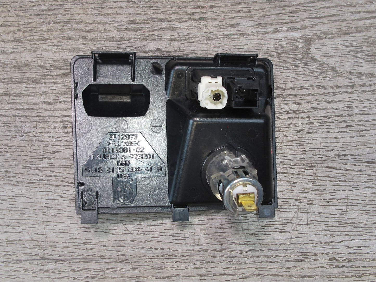 2008-2014 BMW E71 E72 X6 X6M Center Console Power Outlet AUX USB Port Panel