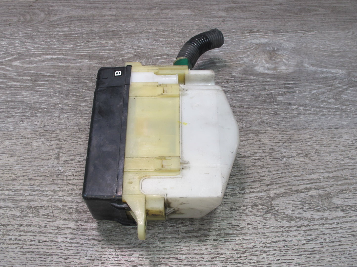03-05 Toyota MR2 Spyder ZZW30L Engine Bay Main Fuse Relay Box Module OEM