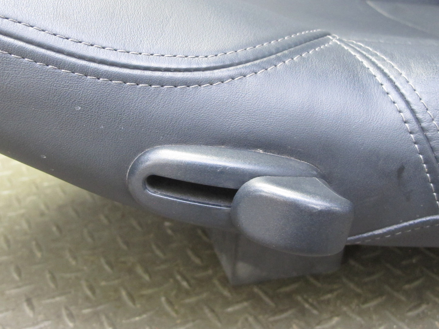 2001-2004 Porsche Boxster 986 Front Right Side Leather Seat Upper Cushion Black