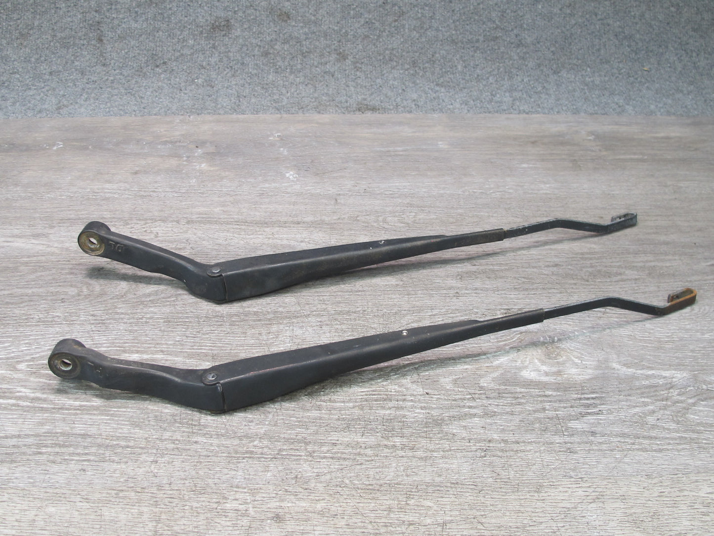 86-91 Mazda RX7 Set of 2 Front Left & Right Windshield Wiper Arm OEM