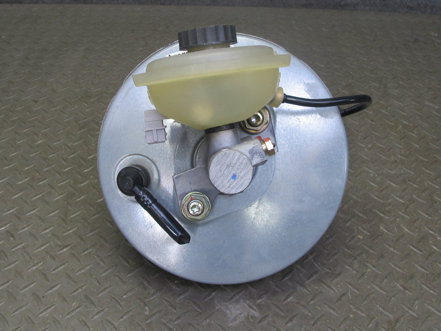 2000-2004 Porsche Boxster 986 M/T Brake Master Cylinder Booster Fluid Reservoir