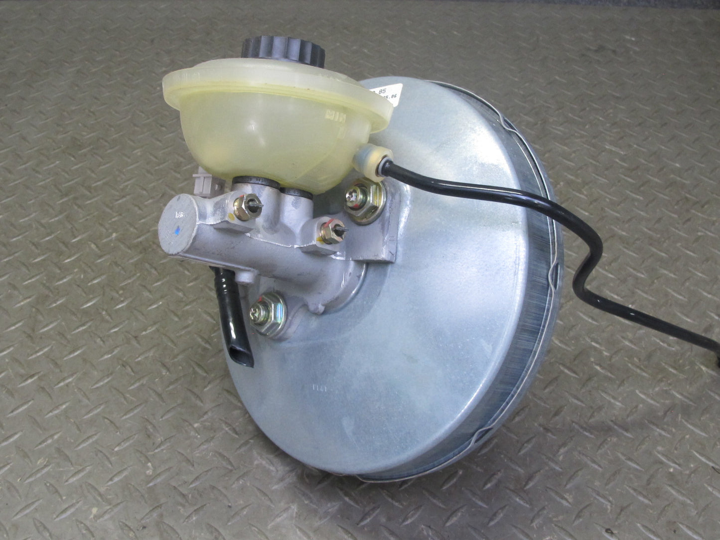 2000-2004 Porsche Boxster 986 M/T Brake Master Cylinder Booster Fluid Reservoir