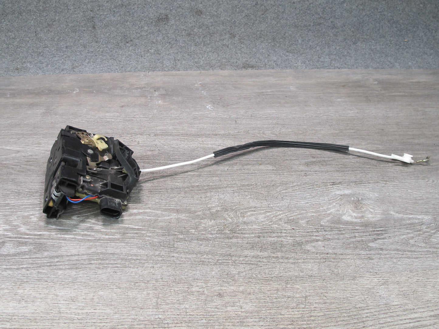 1999-2004 Porsche 911 996 Boxster Right Door Lock Latch Actuator