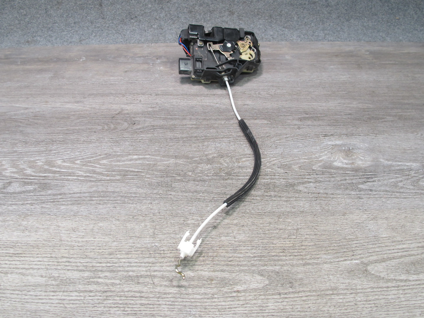 1999-2004 Porsche 911 996 Boxster Right Door Lock Latch Actuator