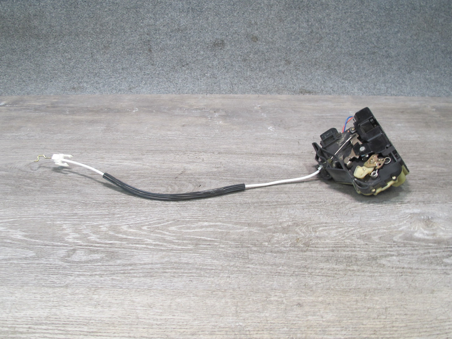 1999-2004 Porsche 911 996 Boxster Right Door Lock Latch Actuator