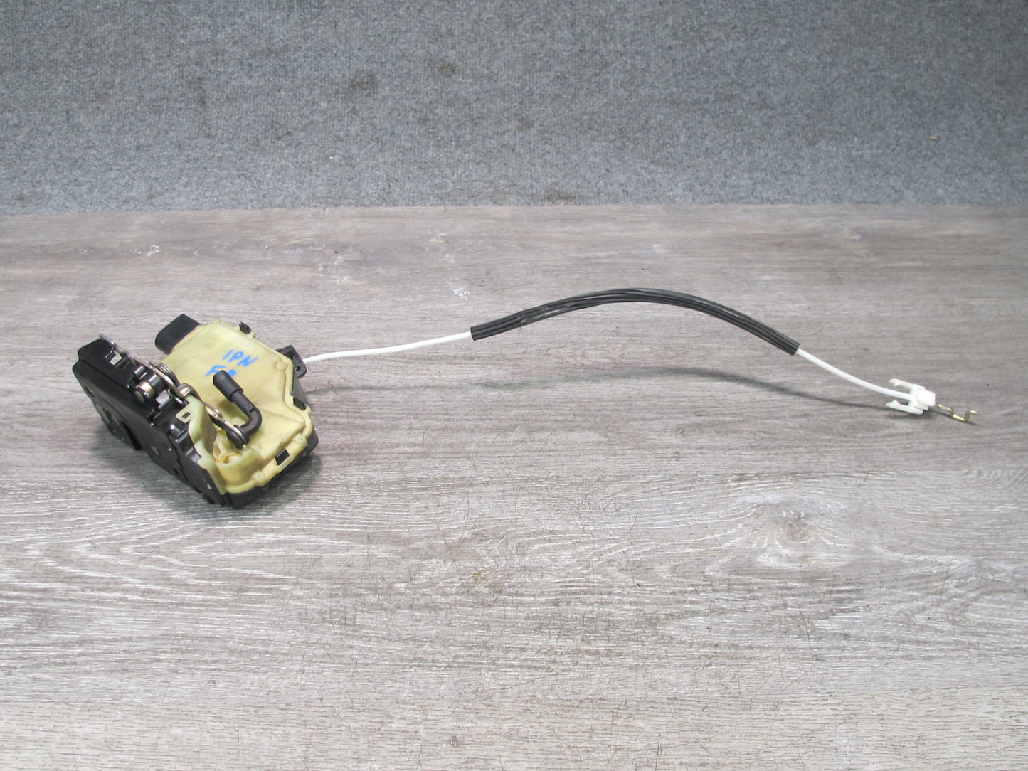 1999-2004 Porsche 911 996 Boxster Right Door Lock Latch Actuator