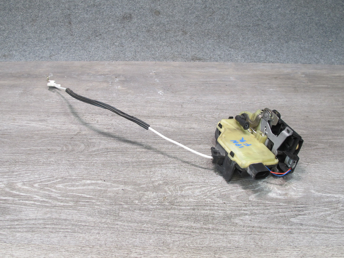 1999-2004 Porsche 911 996 Boxster Right Door Lock Latch Actuator