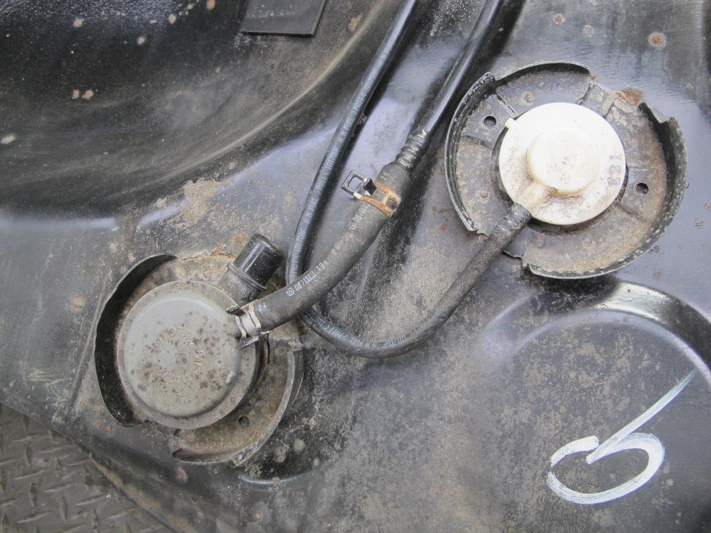01-05 Lexus GS430 GS300 JZS160L Fuel Gas Tank 83K Miles OEM