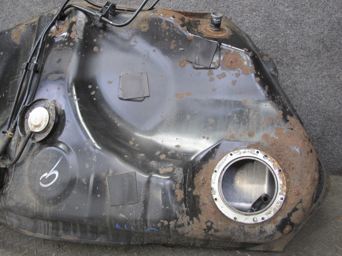 01-05 Lexus GS430 GS300 JZS160L Fuel Gas Tank 83K Miles OEM