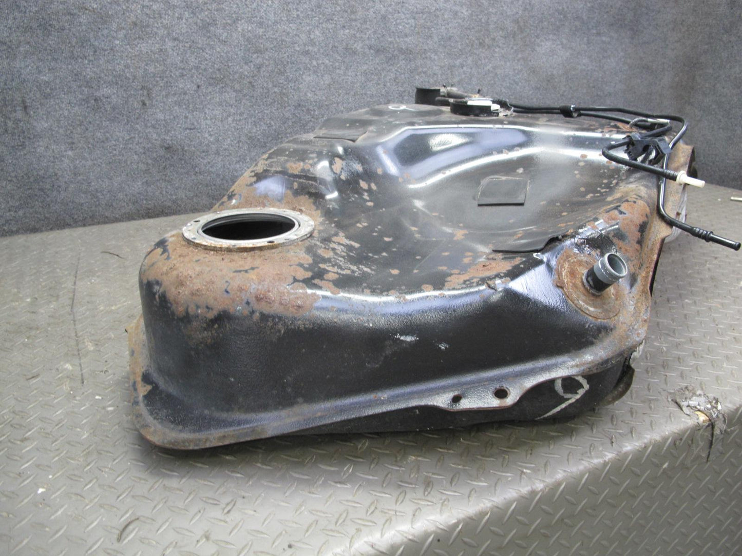 01-05 Lexus GS430 GS300 JZS160L Fuel Gas Tank 83K Miles OEM