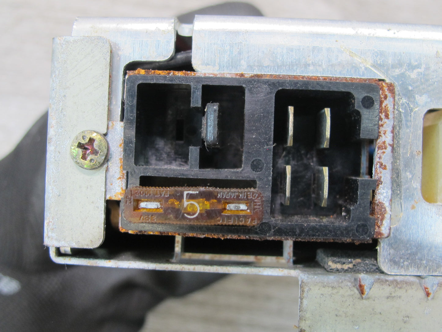 1988 Mazda RX7 FC3S Convertible Speaker AMP Amplifier Module Unit F05566920A OEM