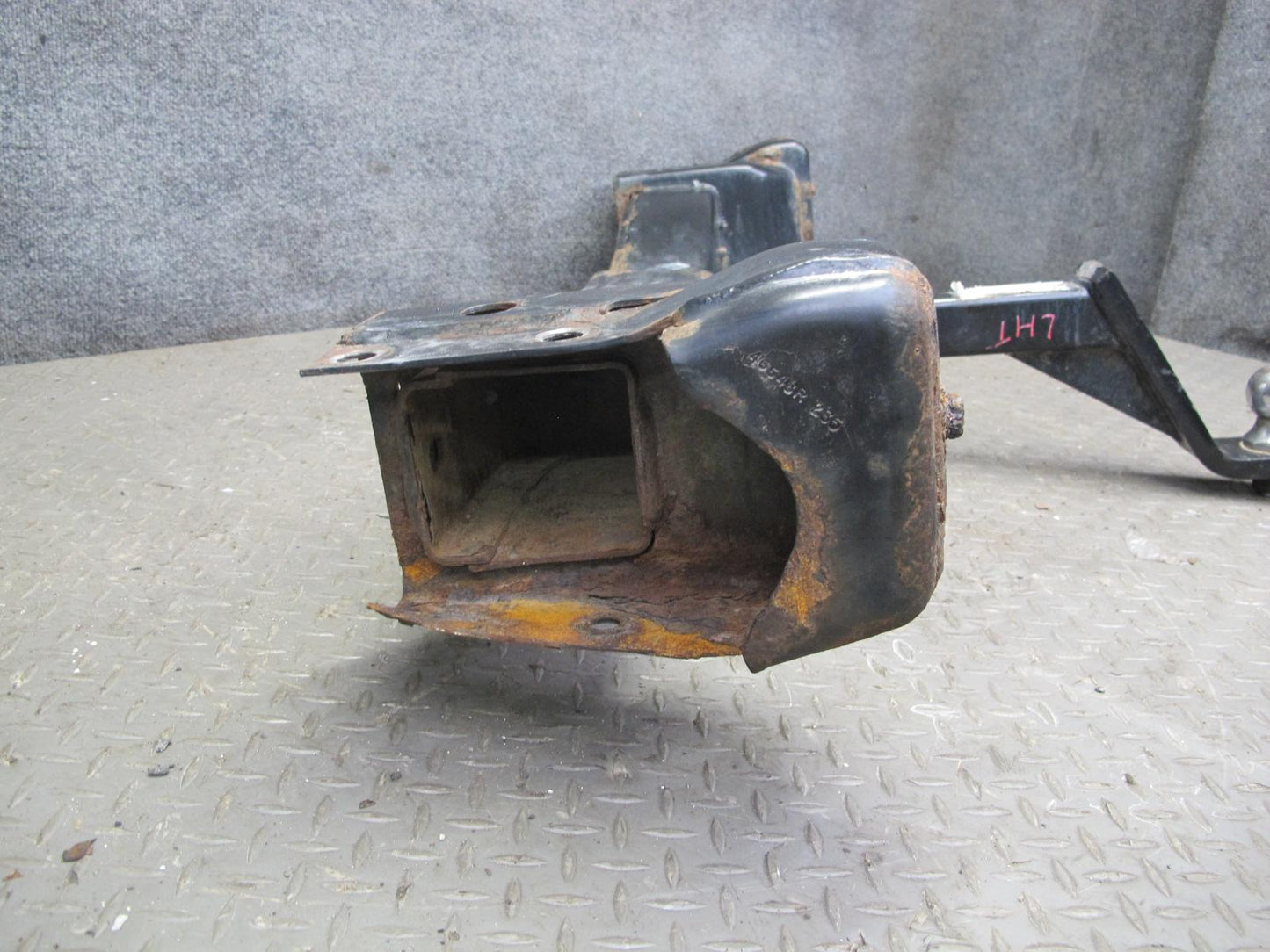 2003-2009 Hummer H2 Rear Trailer Hitch Towing w Hook Bar