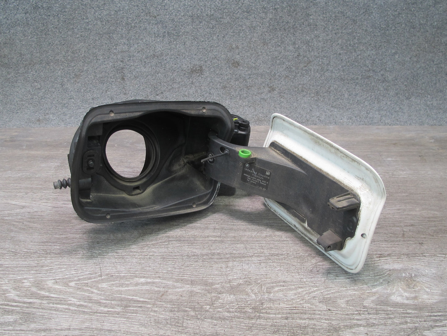 2008-2014 BMW E71 E72 X6 X6M Fuel Tank Filler Door Lid Cover w Housing