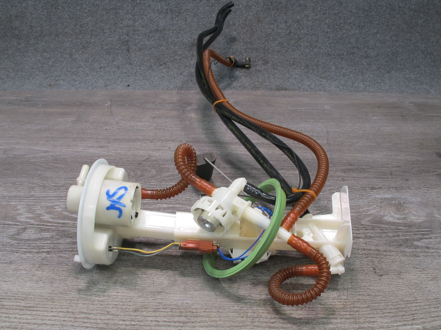 2010-2014 BMW E70 E71 X5M X6M 4.4L S63 Fuel Pump Level Sensor Sending Unit Set