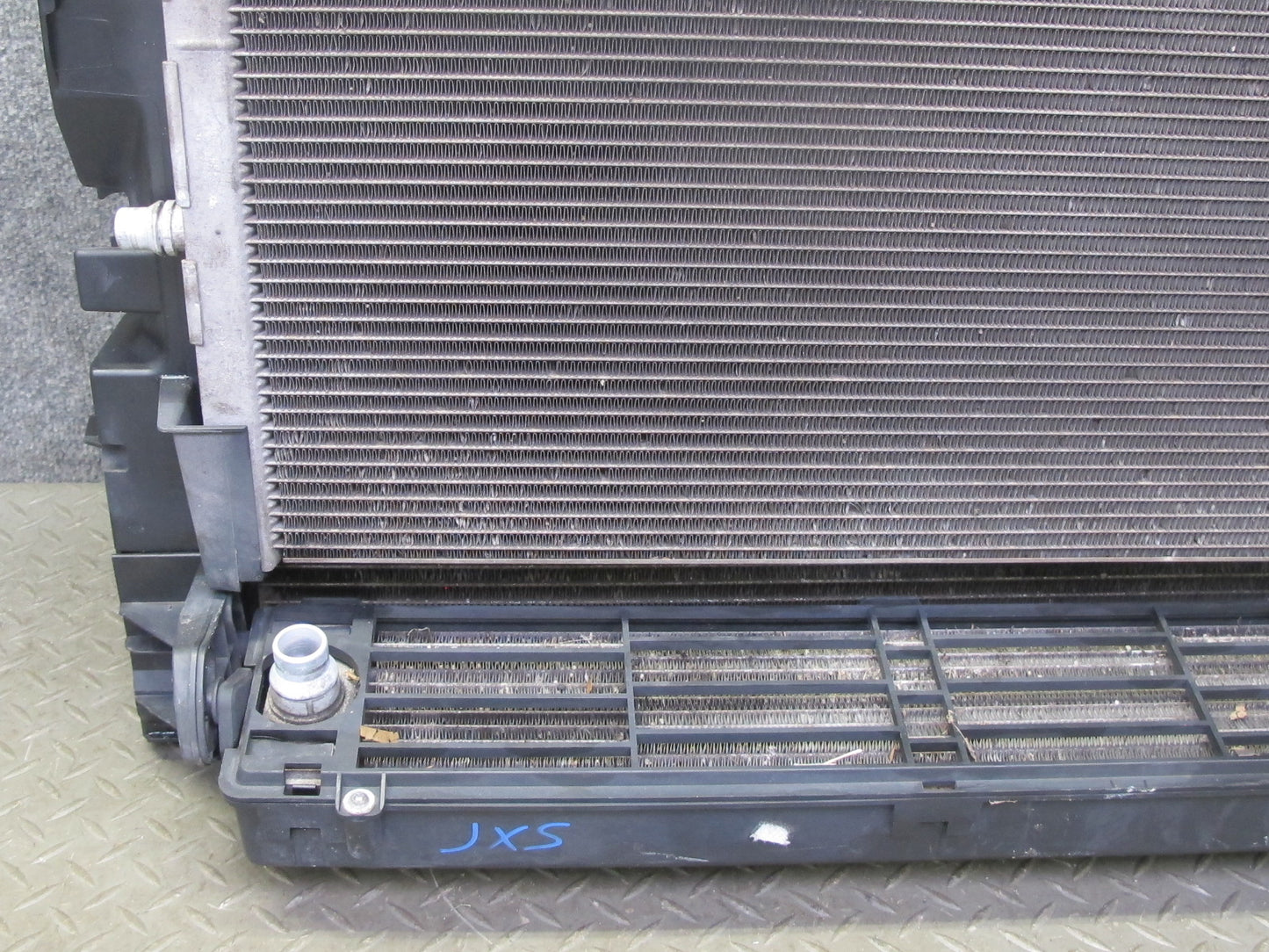 2010-2014 BMW E70 E71 X5M X6M S63 Engine Radiator Condenser Cooling Fan Shroud