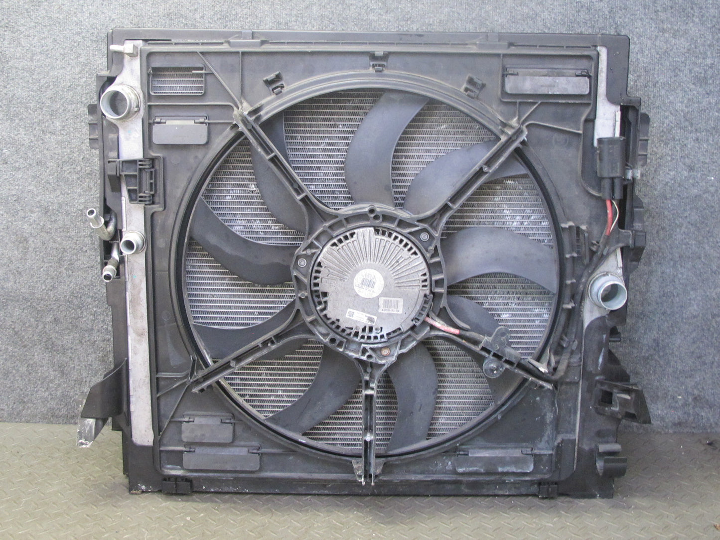 2010-2014 BMW E70 E71 X5M X6M S63 Engine Radiator Condenser Cooling Fan Shroud