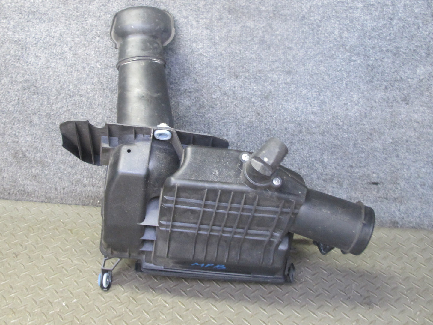 1997-2004 Porsche Boxster 986 Engine Air Intake Cleaner Filter Box Housing