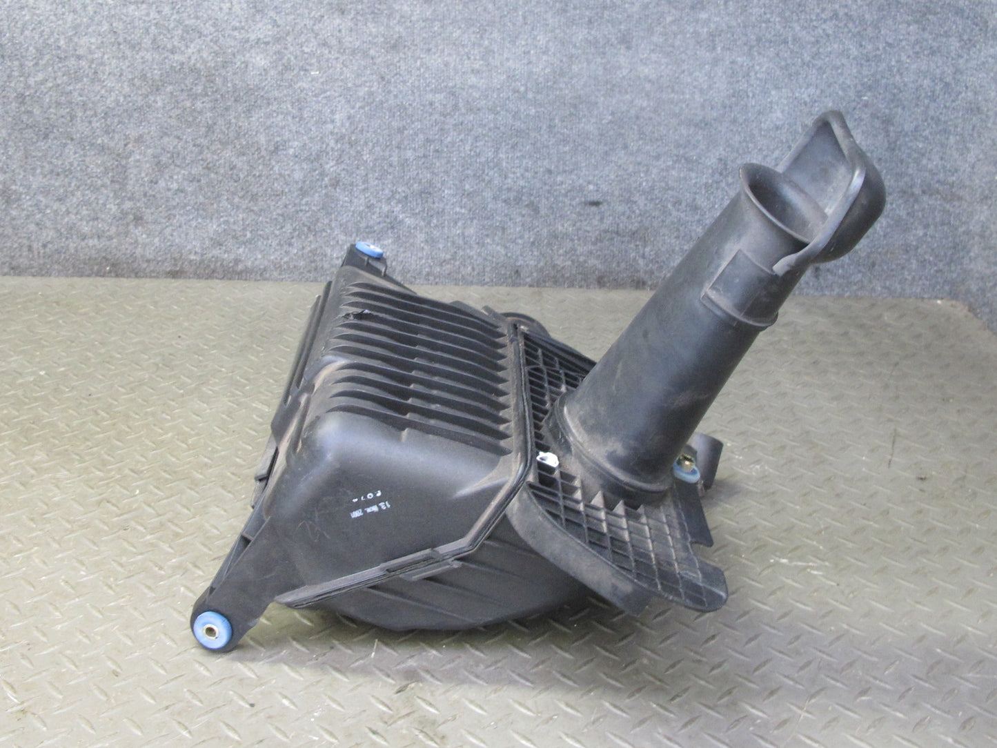 1997-2004 Porsche Boxster 986 Engine Air Intake Cleaner Filter Box Housing